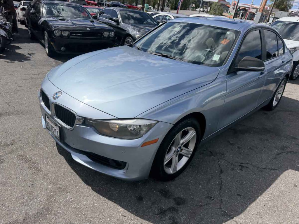 2012 BMW 3 Series Image 3