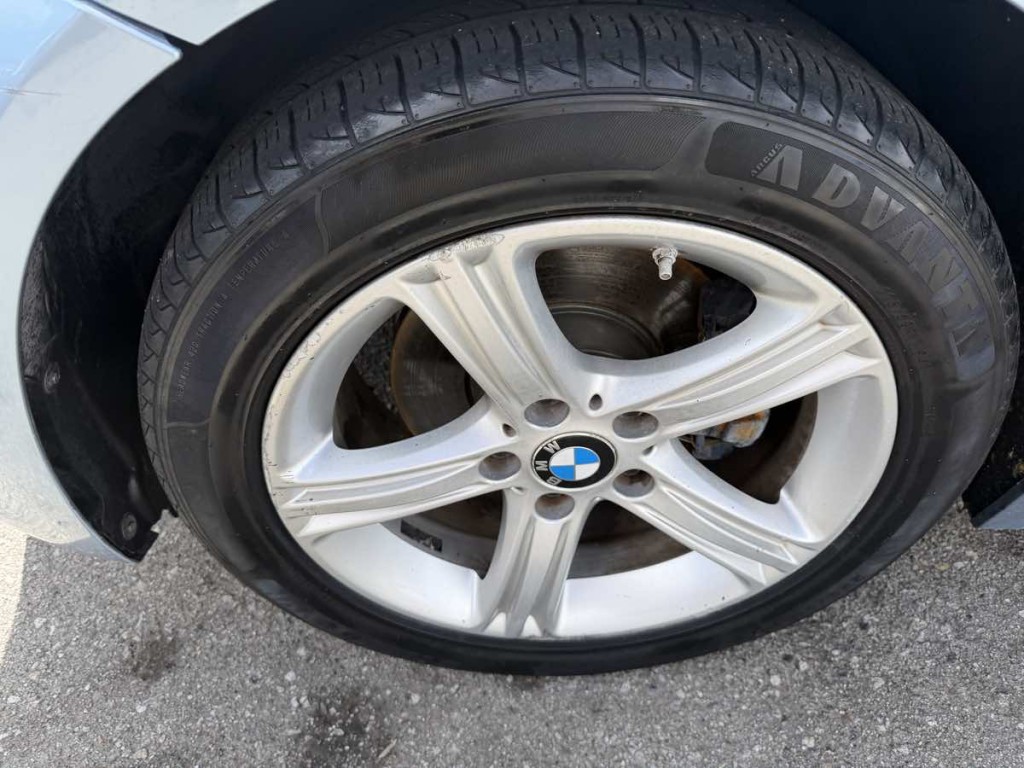 2012 BMW 3 Series Image 8