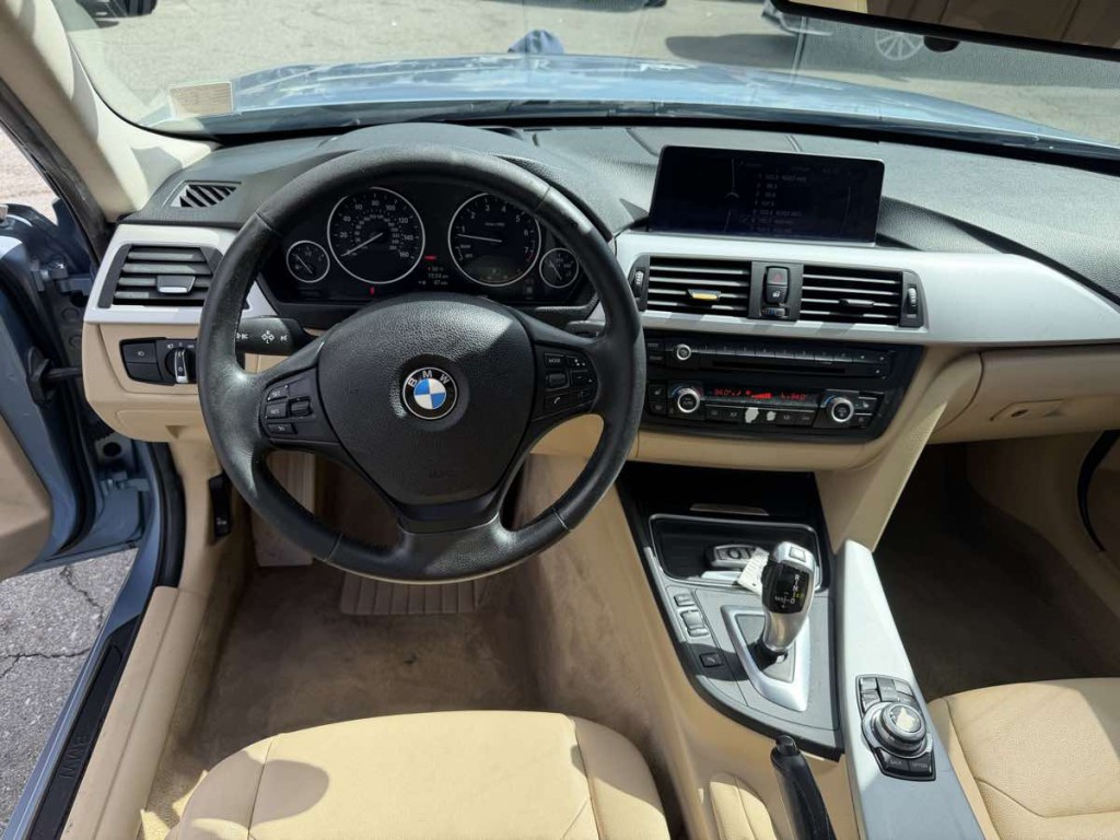 2012 BMW 3 Series Image 10