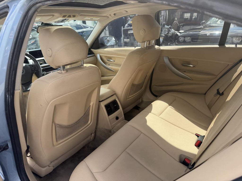 2012 BMW 3 Series Image 13