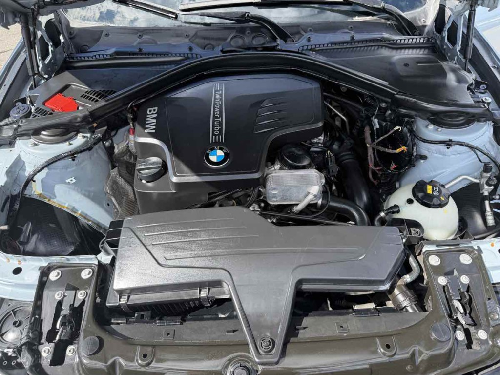 2012 BMW 3 Series Image 18