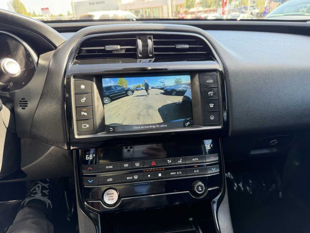 2017 Jaguar XE Image 13