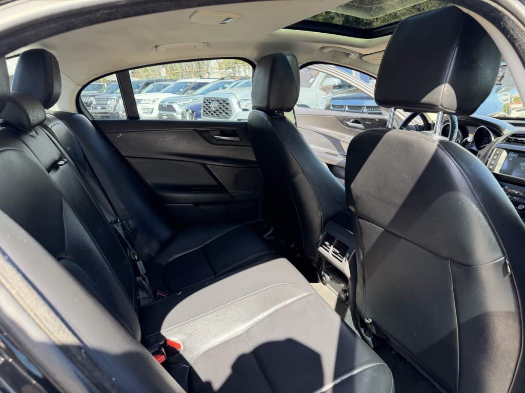 2017 Jaguar XE Image 15