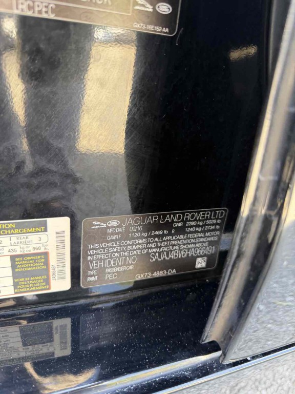 2017 Jaguar XE Image 19