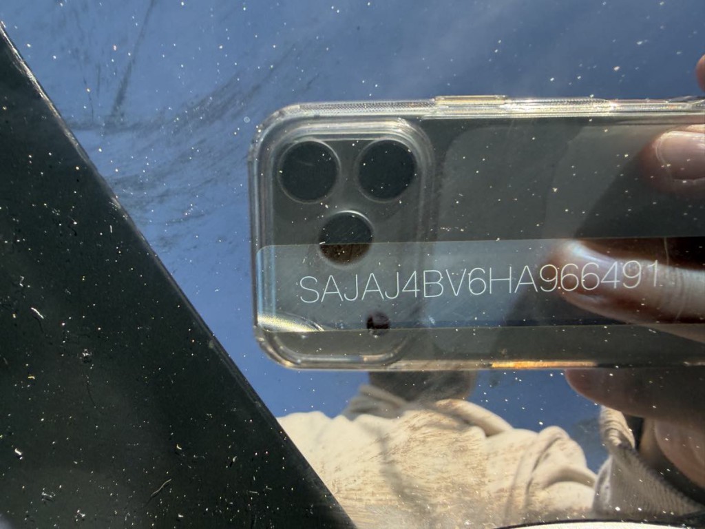 2017 Jaguar XE Image 21