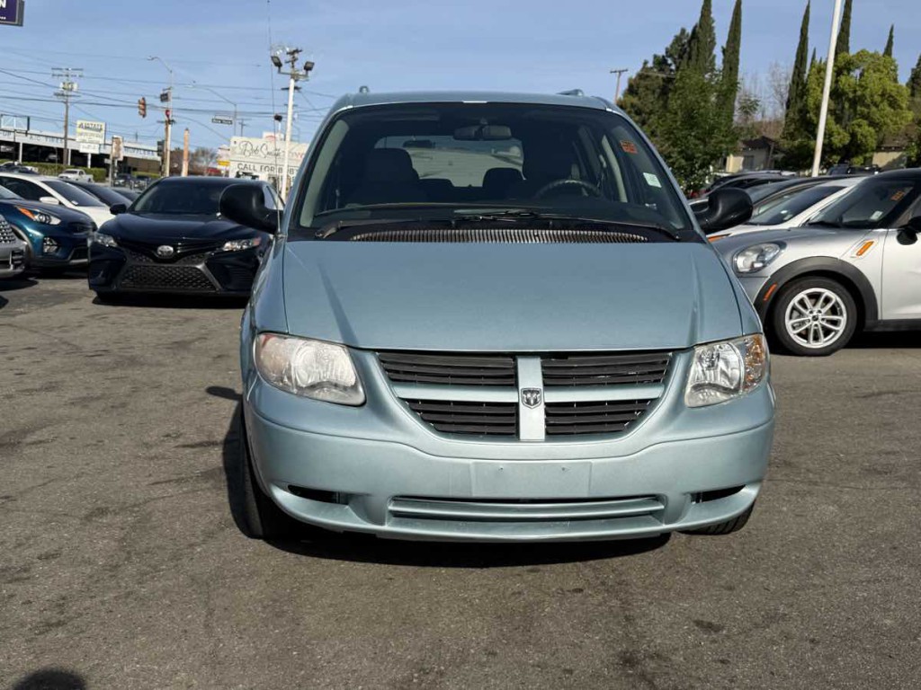 2005 Dodge Ram Van Image 2