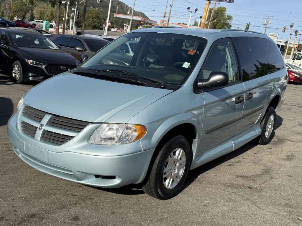 2005 Dodge Ram Van Image 3