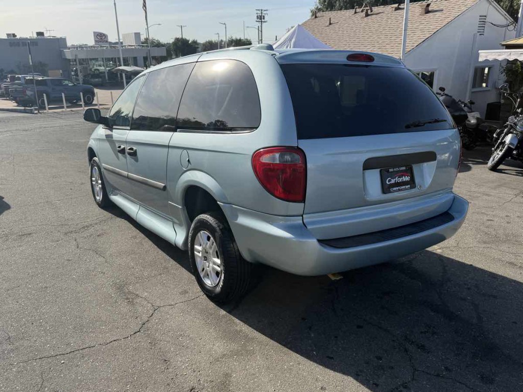 2005 Dodge Ram Van Image 4