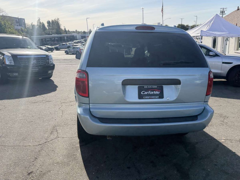 2005 Dodge Ram Van Image 5