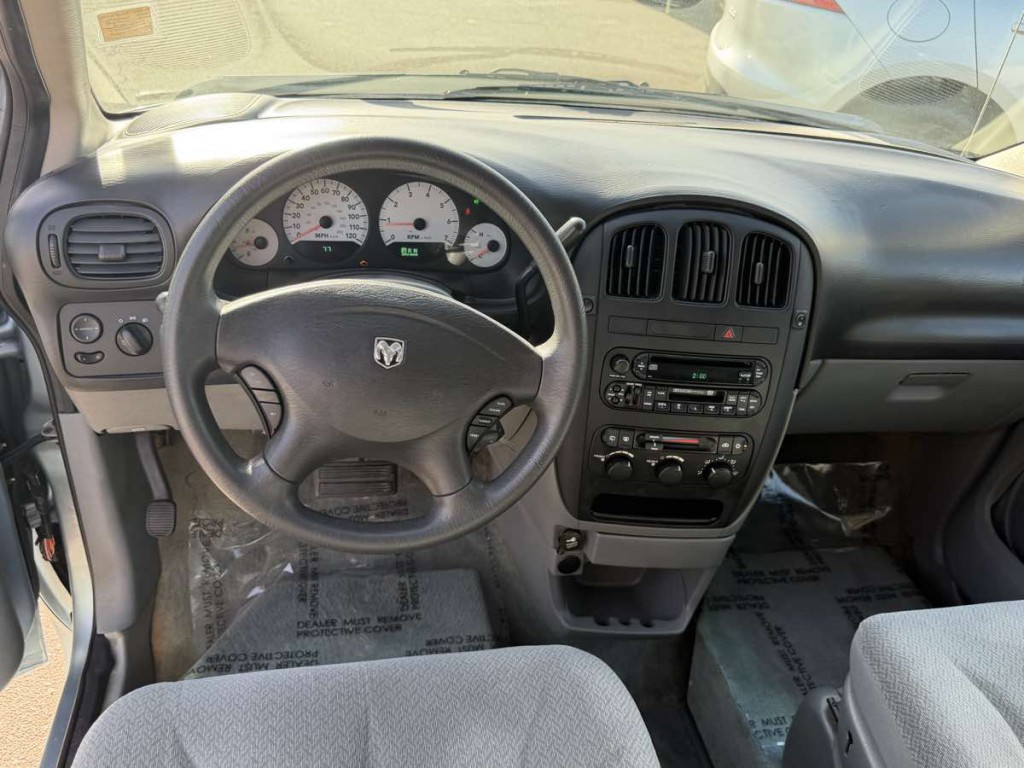 2005 Dodge Ram Van Image 9