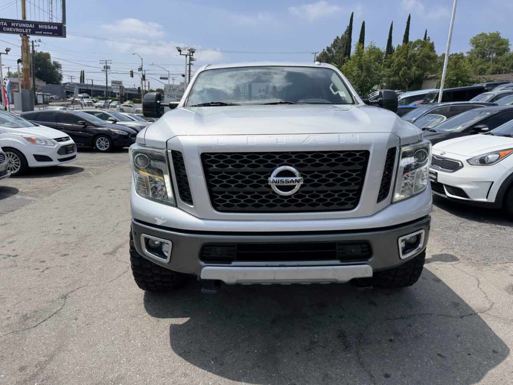 2016 Nissan Titan Image 2