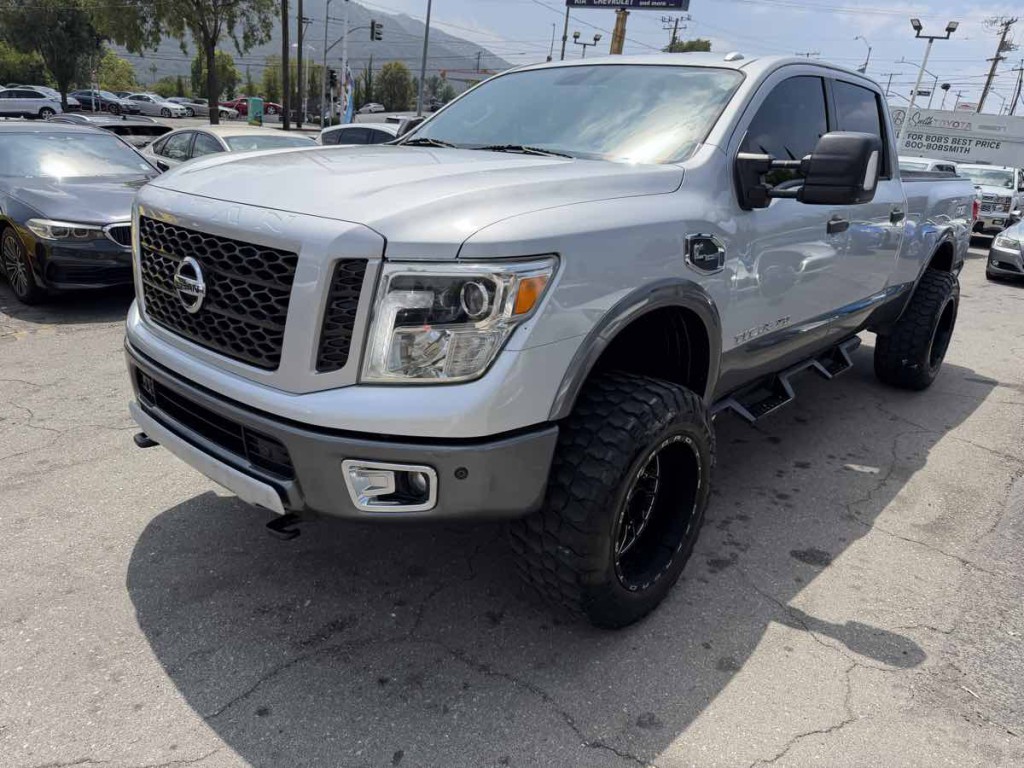 2016 Nissan Titan Image 3
