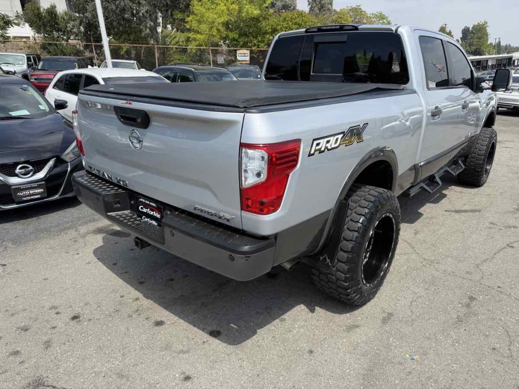 2016 Nissan Titan Image 4