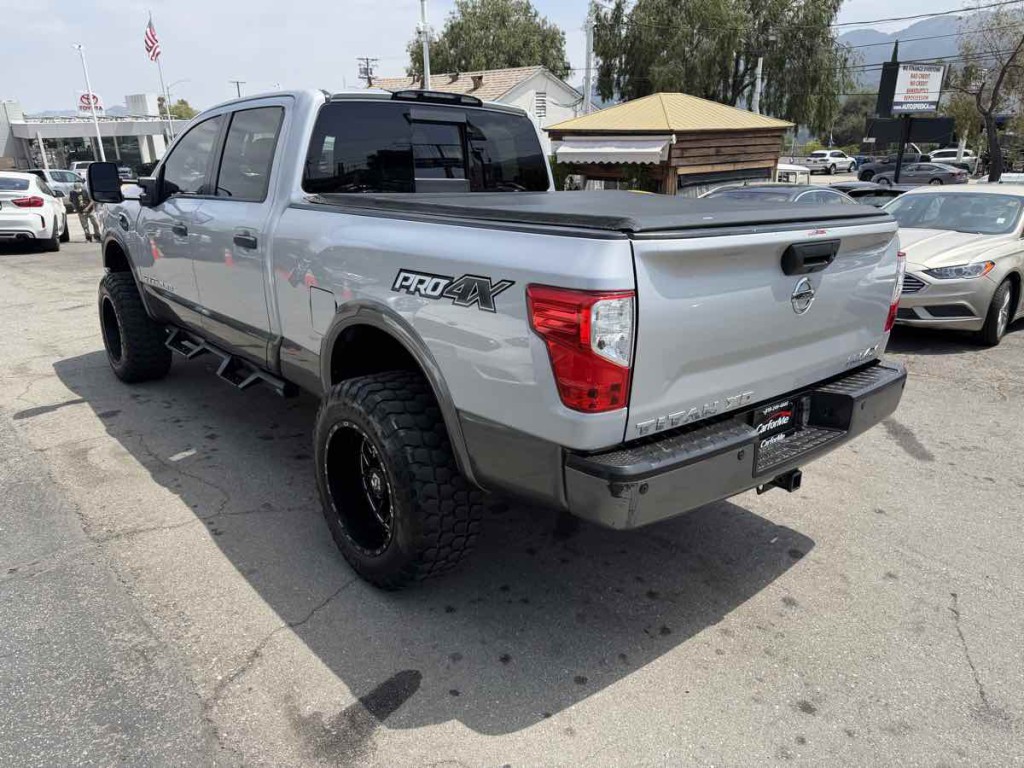 2016 Nissan Titan Image 6