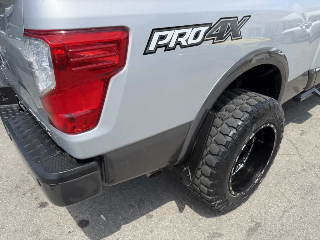 2016 Nissan Titan Image 7