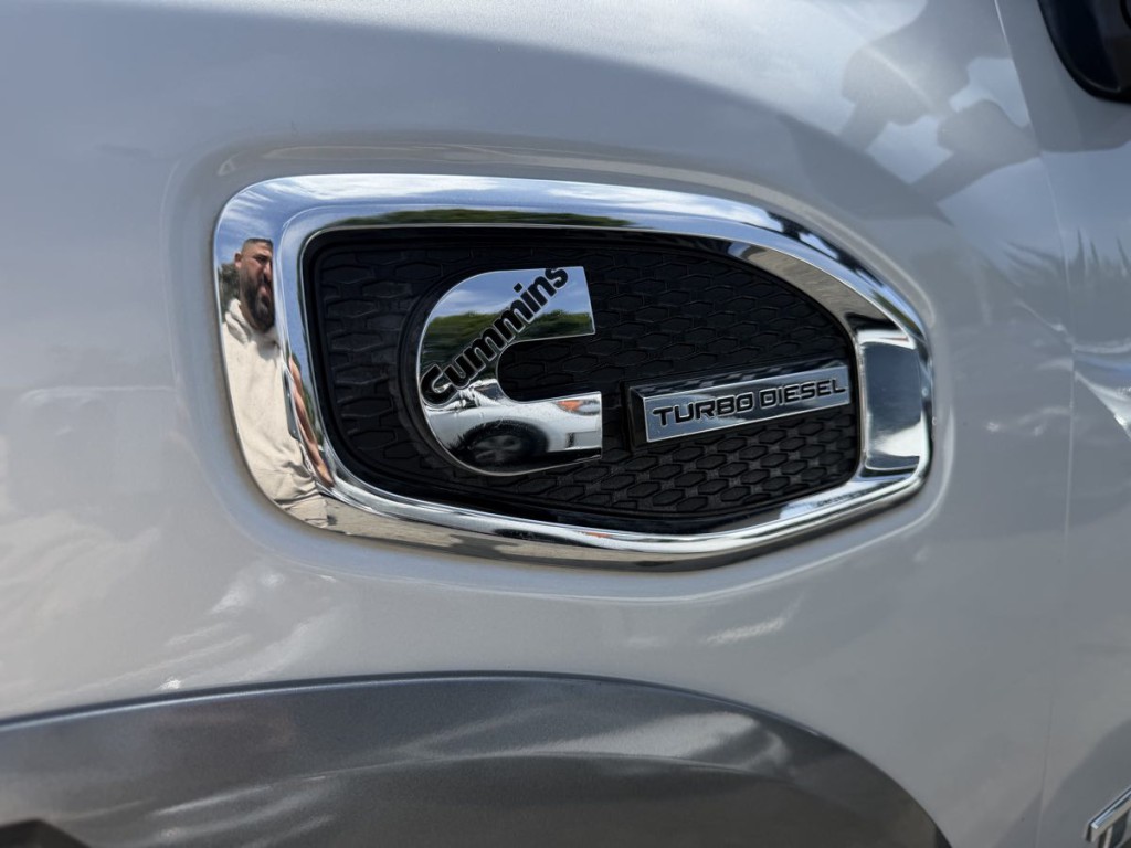 2016 Nissan Titan Image 8