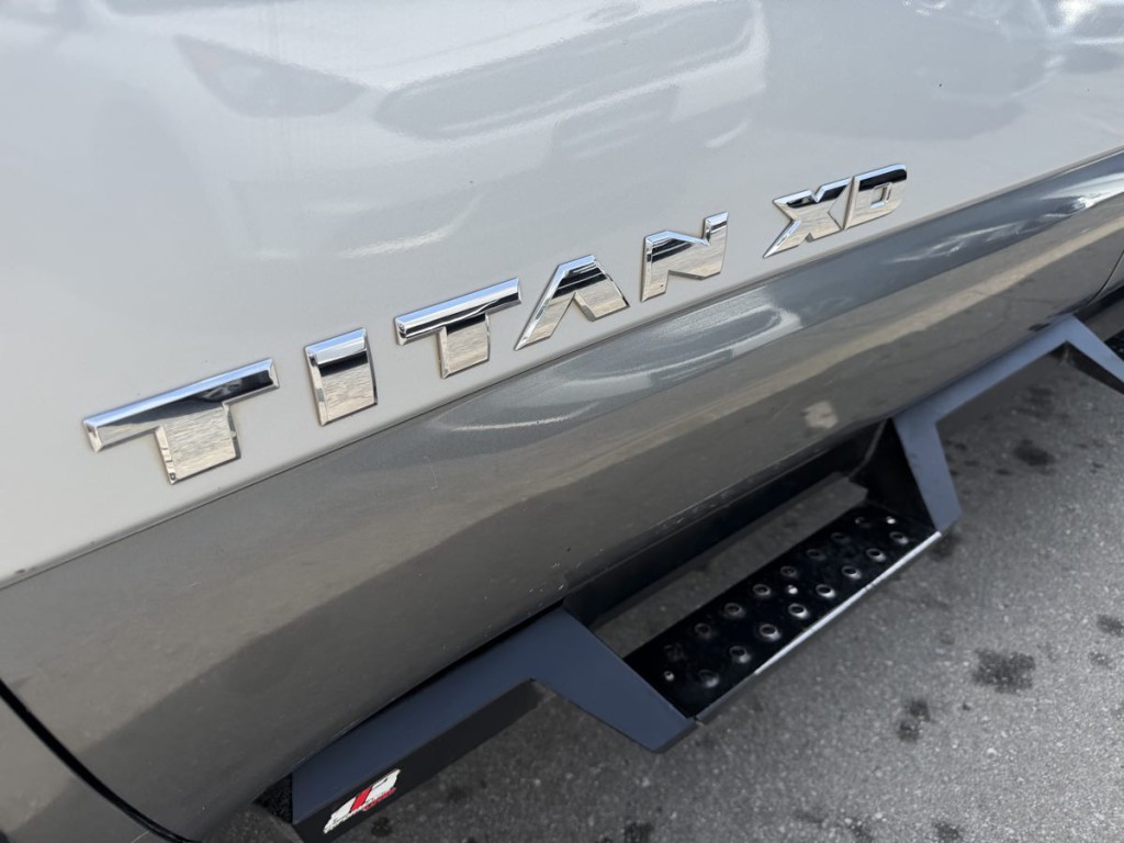 2016 Nissan Titan Image 9