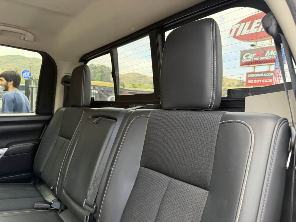 2016 Nissan Titan Image 10