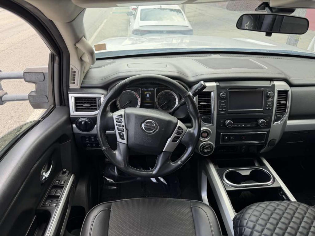 2016 Nissan Titan Image 11
