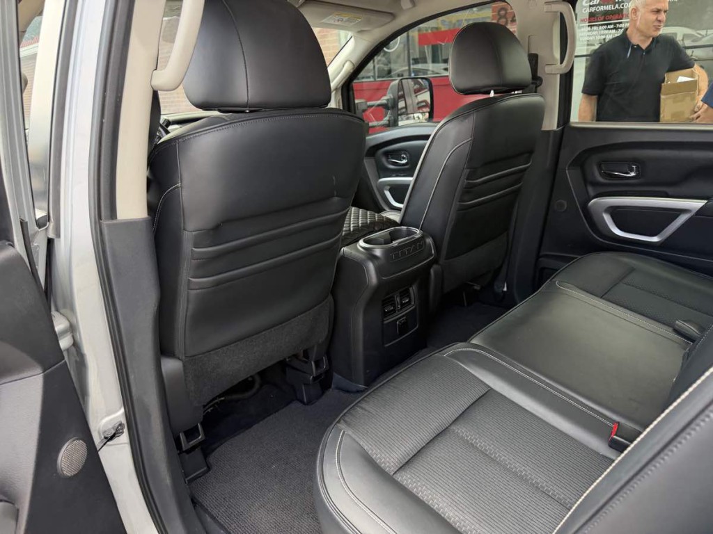 2016 Nissan Titan Image 12