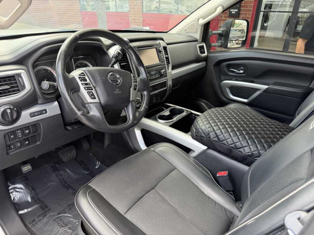 2016 Nissan Titan Image 13