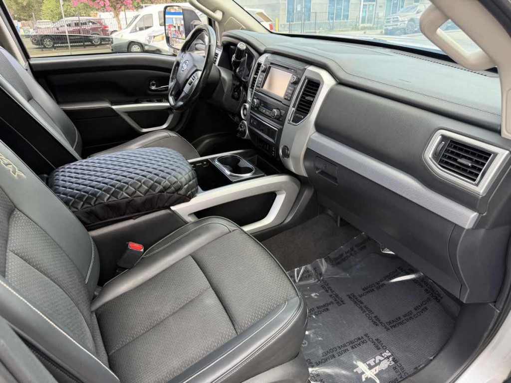 2016 Nissan Titan Image 14