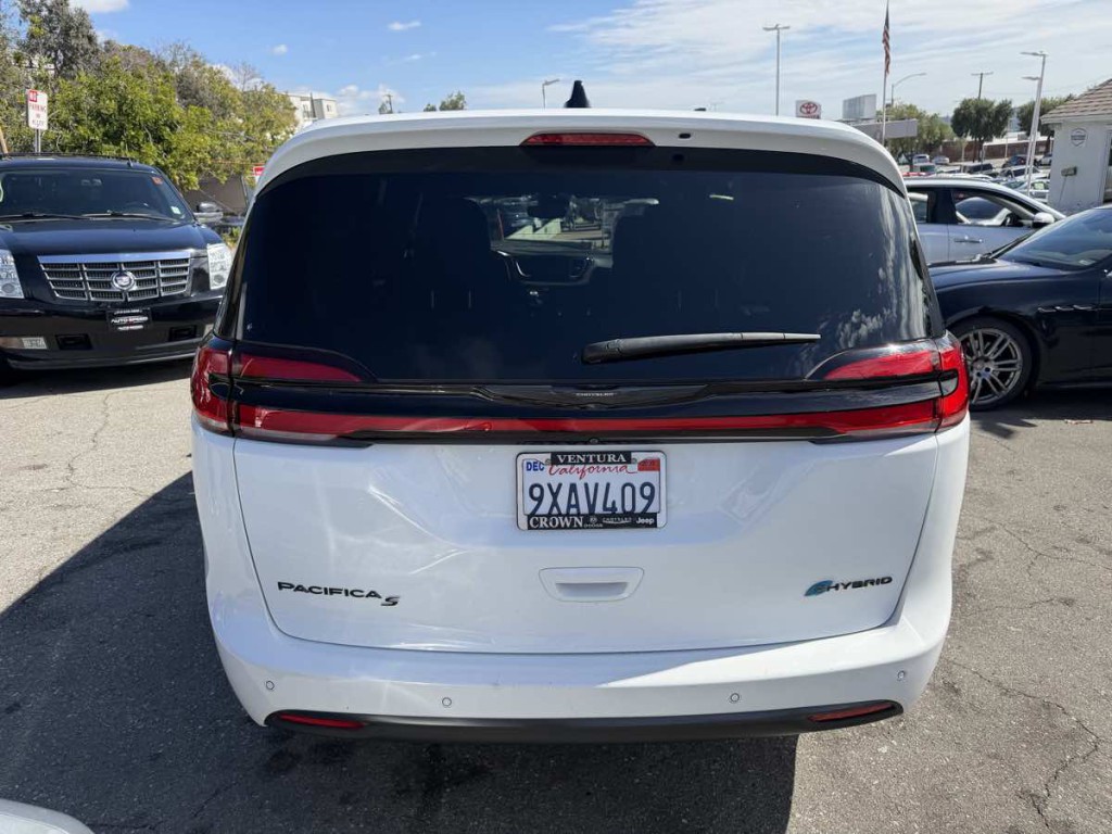 2023 Chrysler Pacifica Image 4