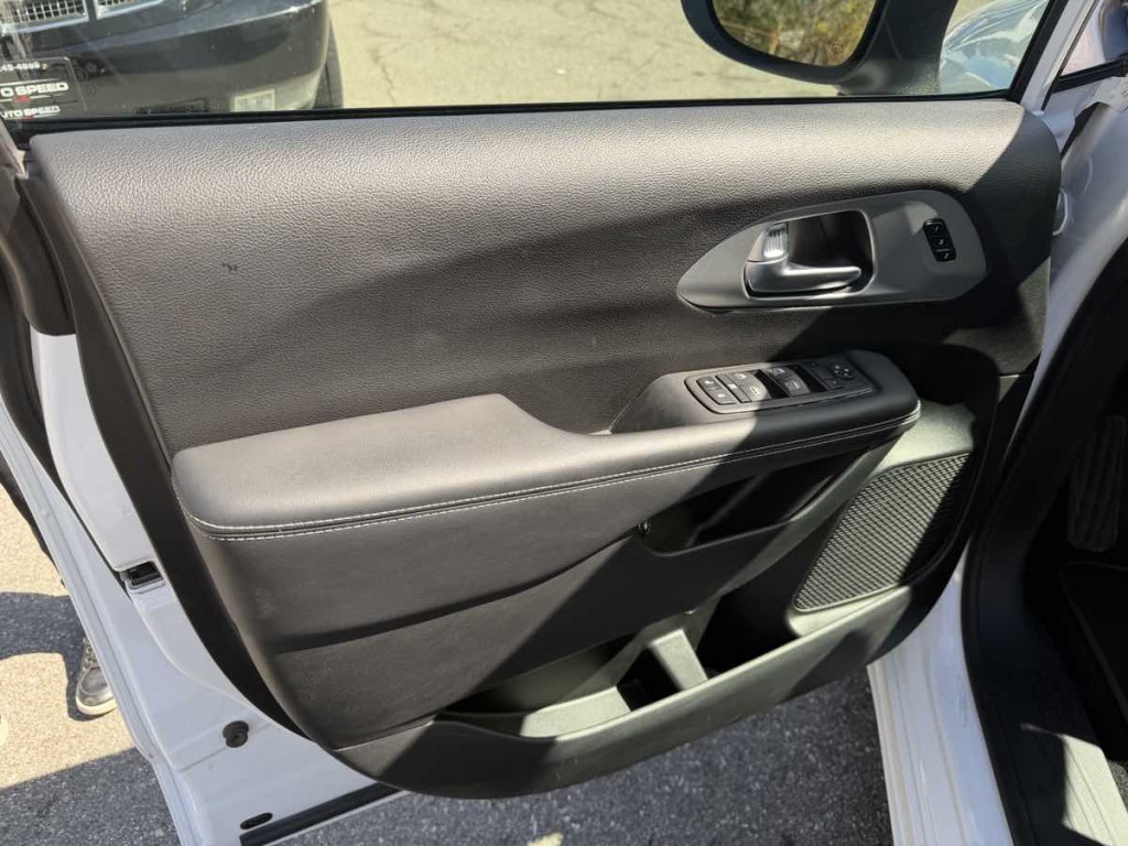 2023 Chrysler Pacifica Image 6