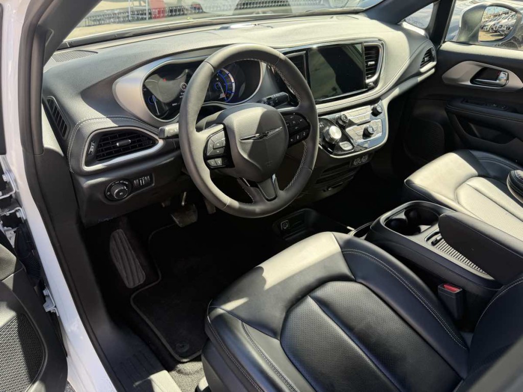 2023 Chrysler Pacifica Image 7