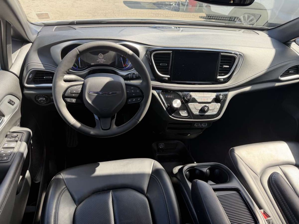 2023 Chrysler Pacifica Image 9