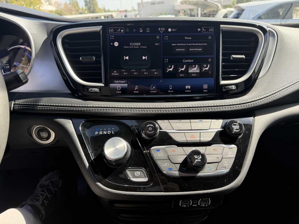 2023 Chrysler Pacifica Image 10