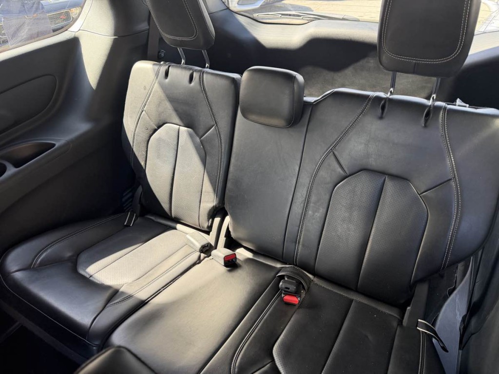 2023 Chrysler Pacifica Image 11