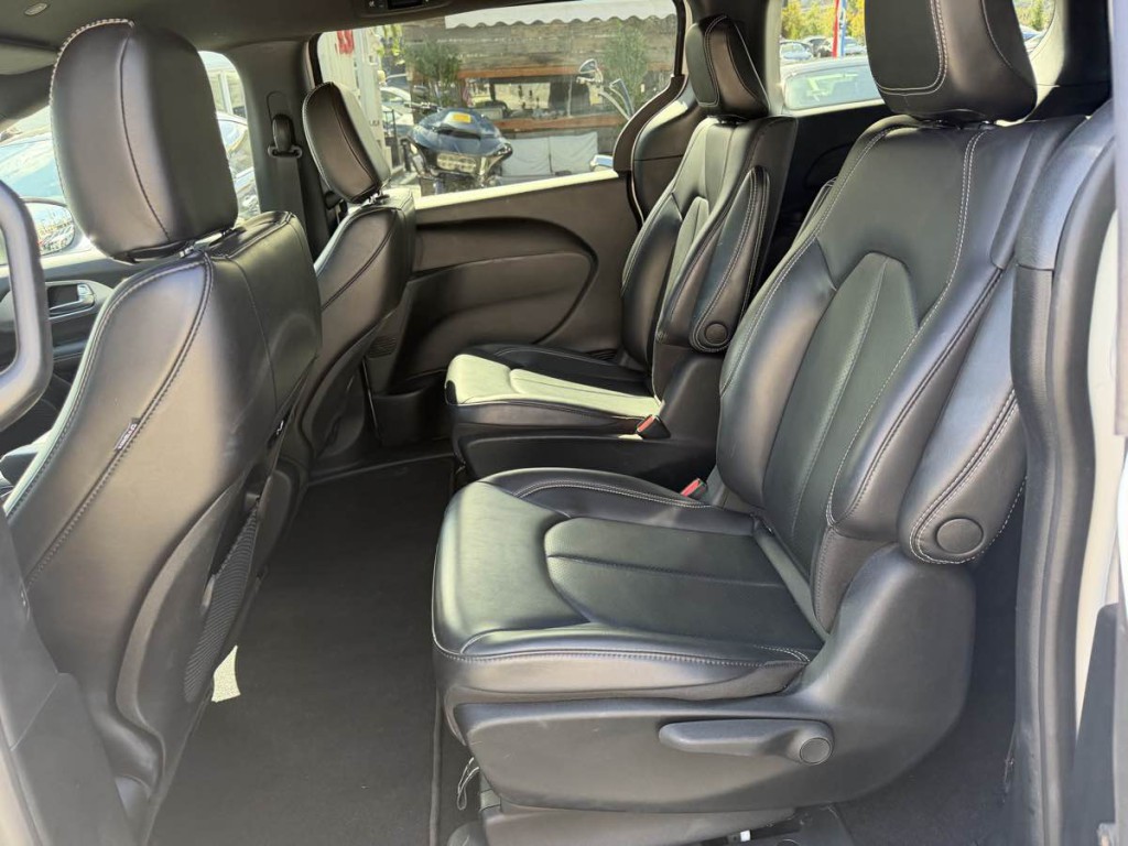2023 Chrysler Pacifica Image 13