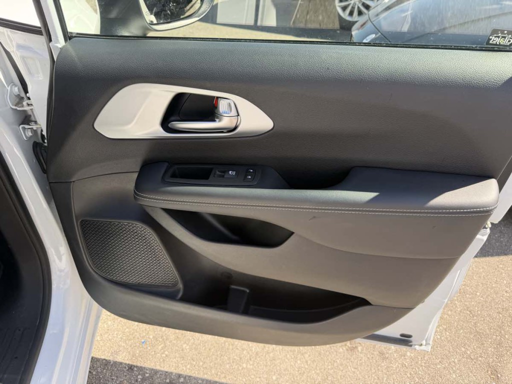 2023 Chrysler Pacifica Image 15