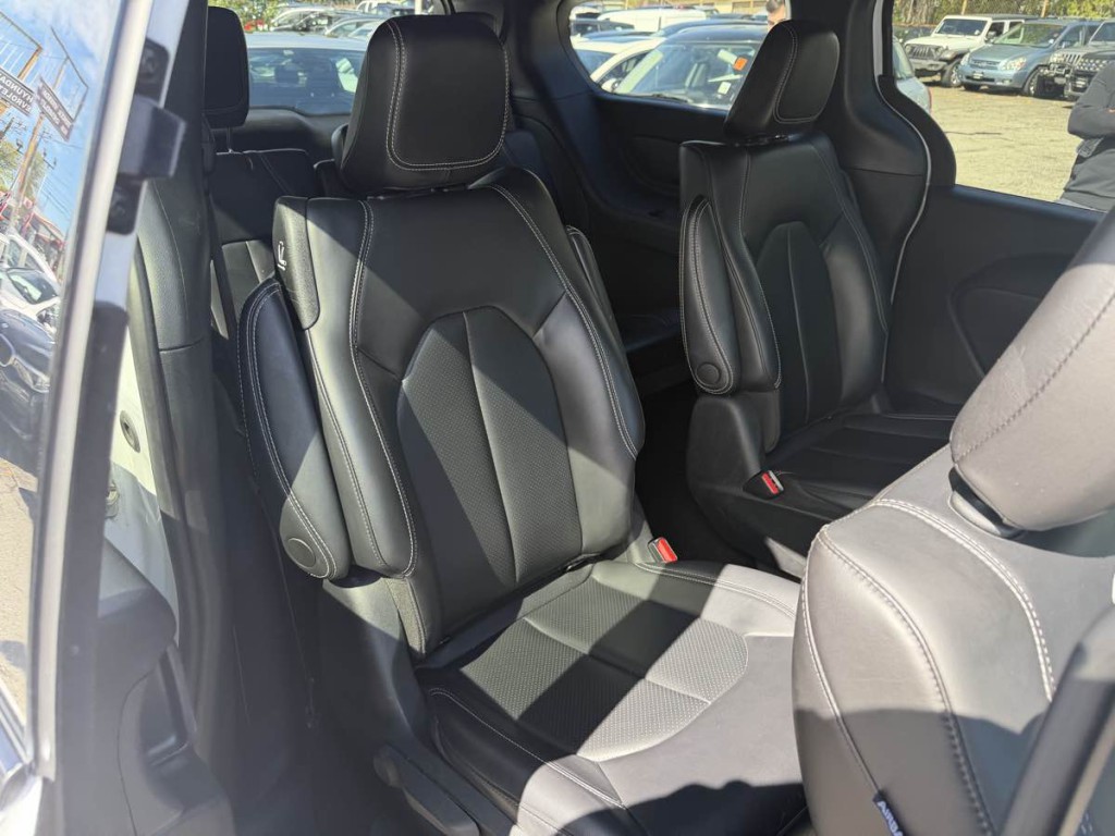 2023 Chrysler Pacifica Image 16