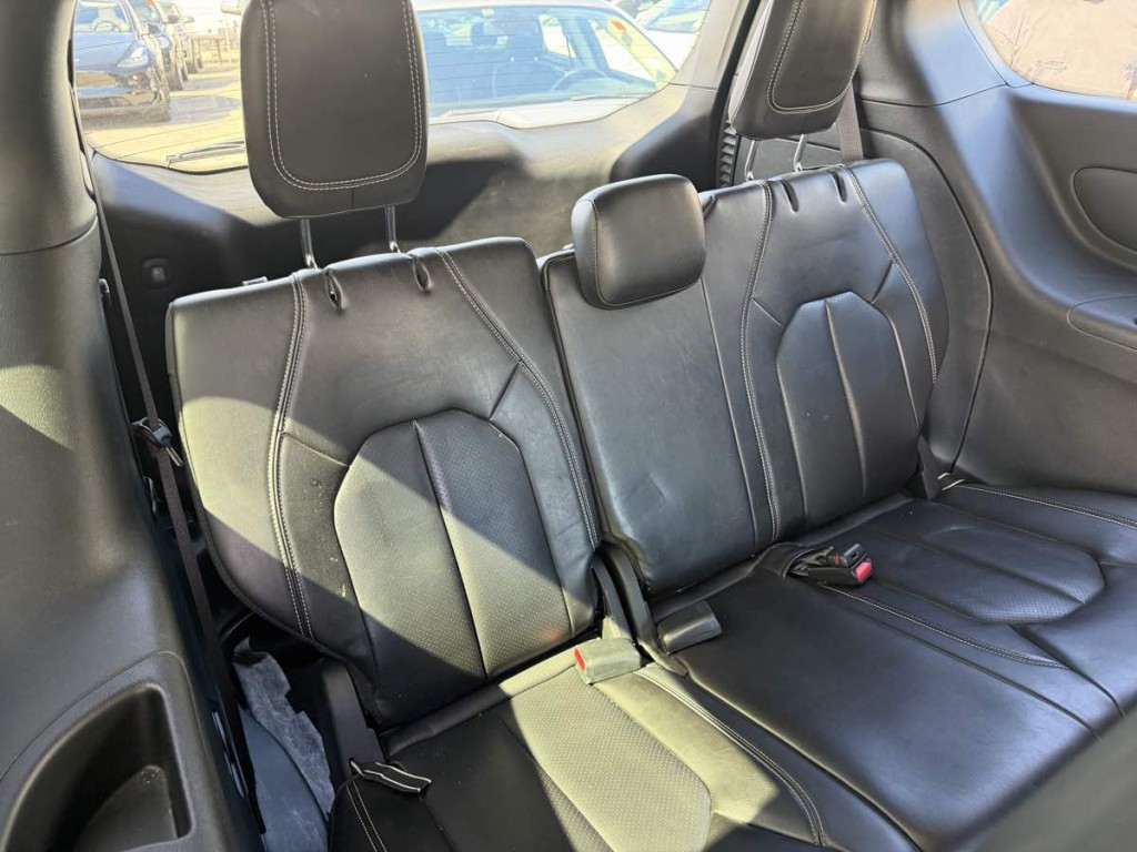 2023 Chrysler Pacifica Image 17