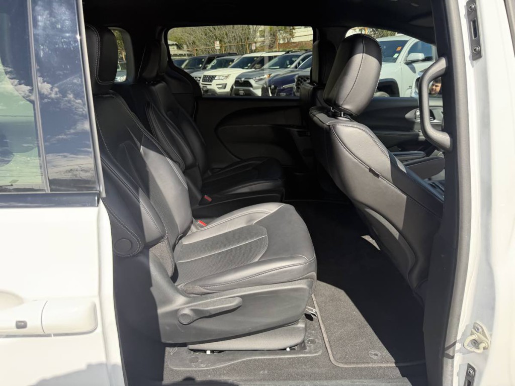 2023 Chrysler Pacifica Image 19