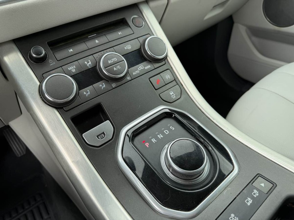 2015 Land Rover Range Rover Evoque Image 12