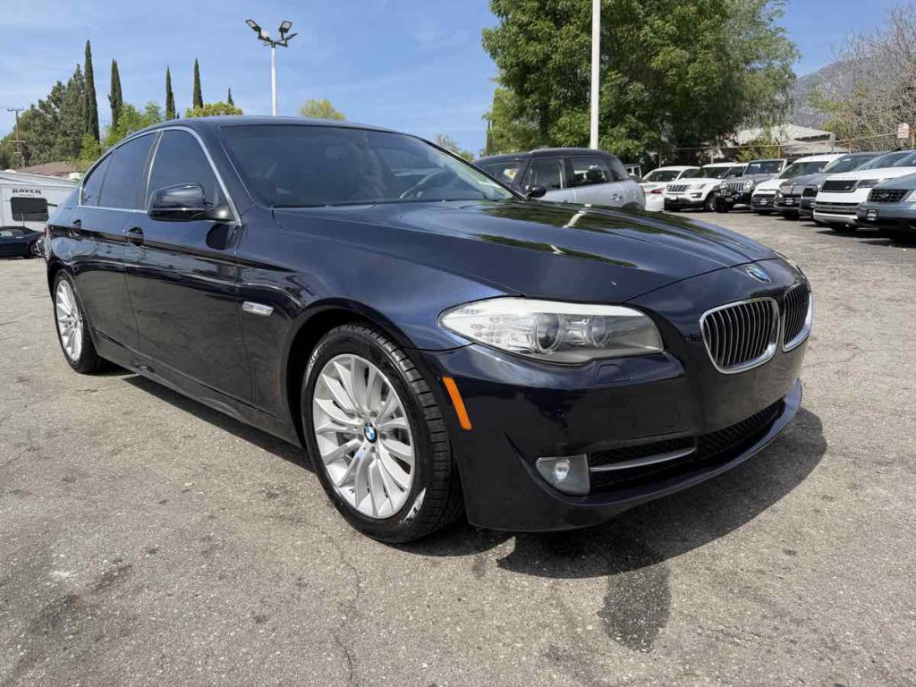 2011 BMW 5 Series Image 1