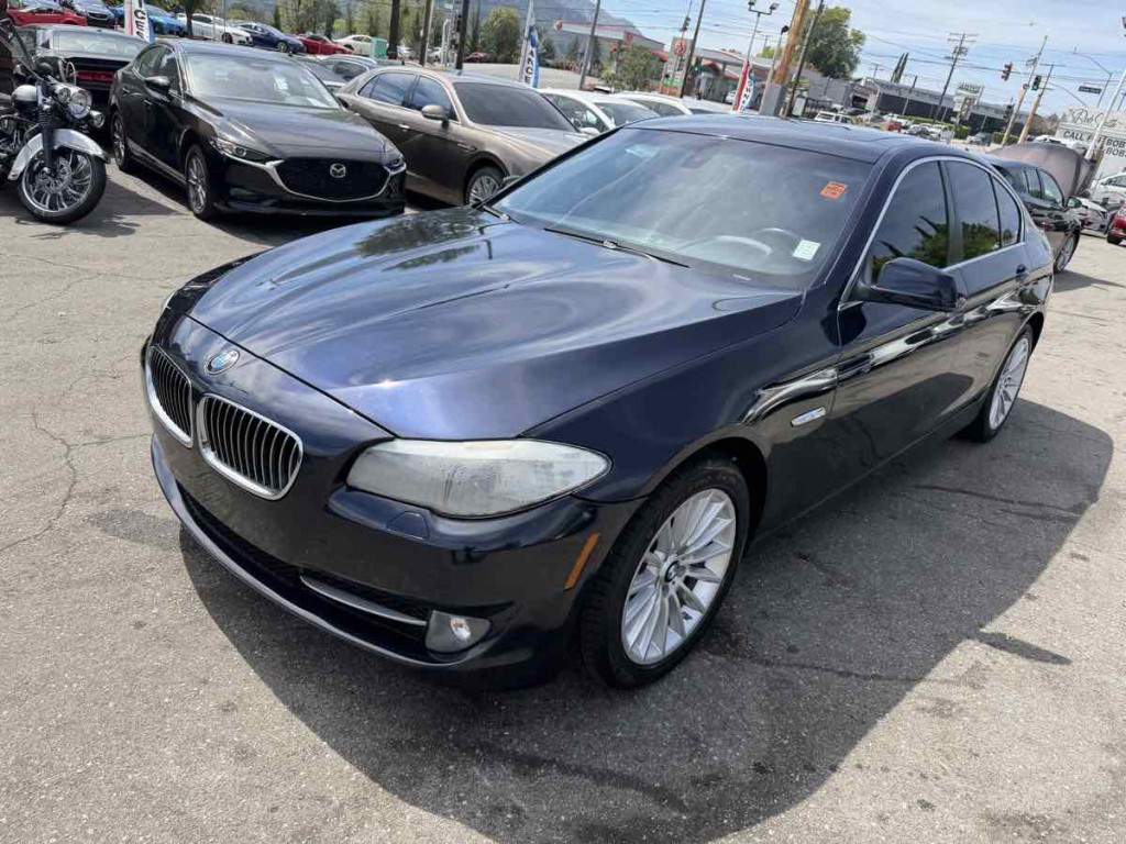 2011 BMW 5 Series Image 2