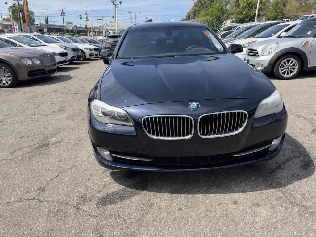 2011 BMW 5 Series Image 3