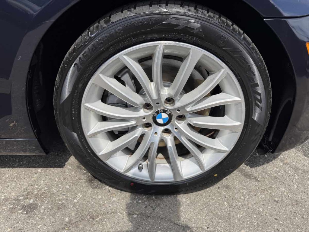 2011 BMW 5 Series Image 8