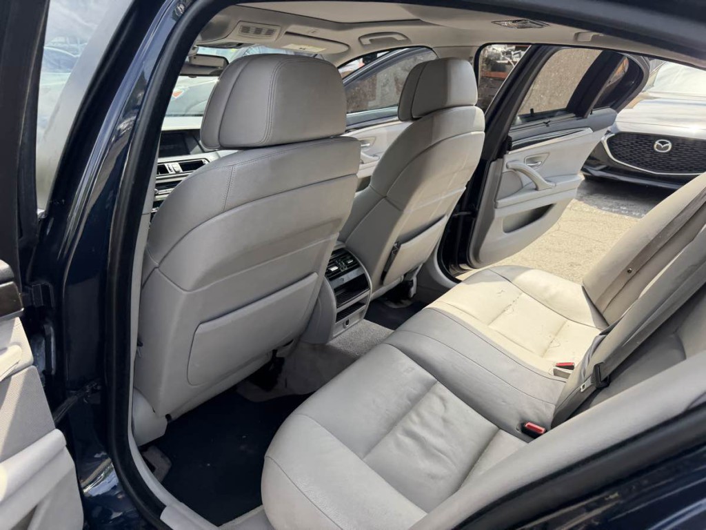 2011 BMW 5 Series Image 13