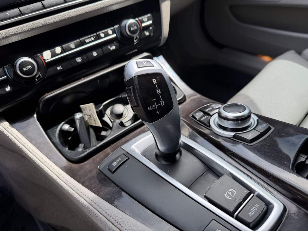 2011 BMW 5 Series Image 19