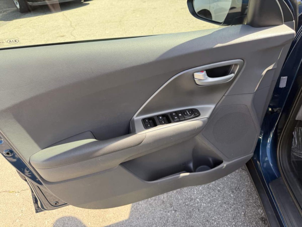 2020 Kia Niro Image 25