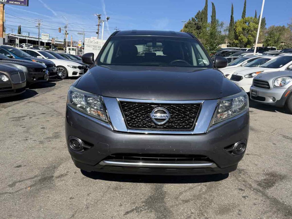 2014 Nissan Pathfinder Image 2