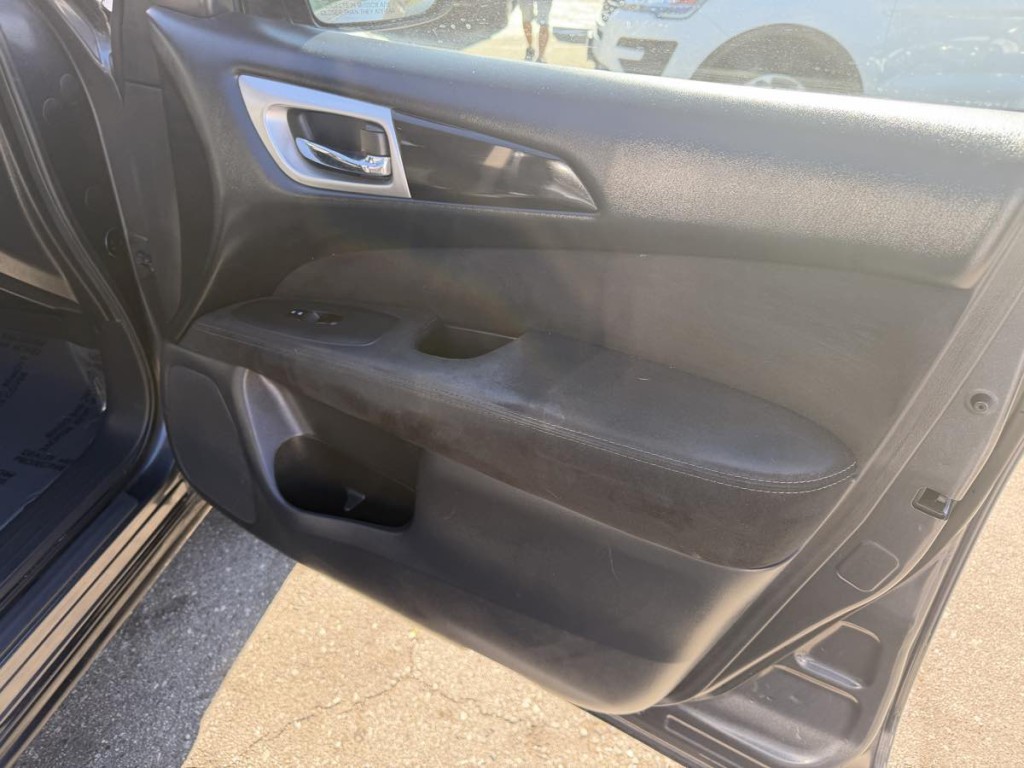 2014 Nissan Pathfinder Image 14