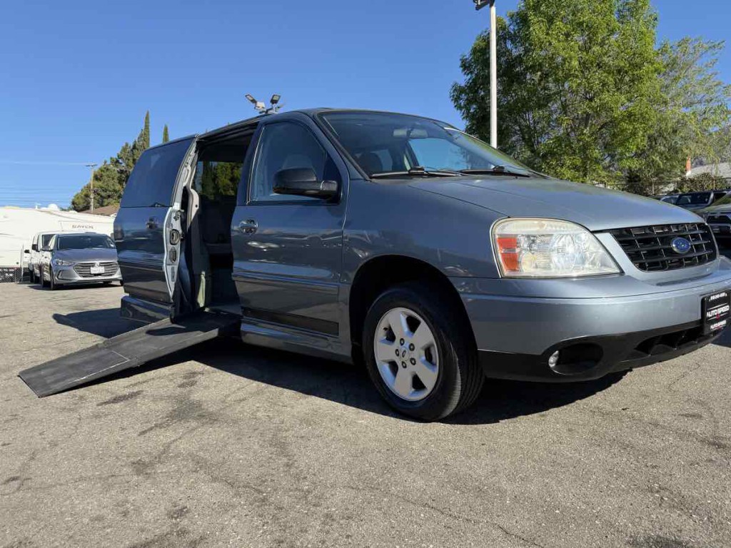 2004 Ford Freestar Image 2