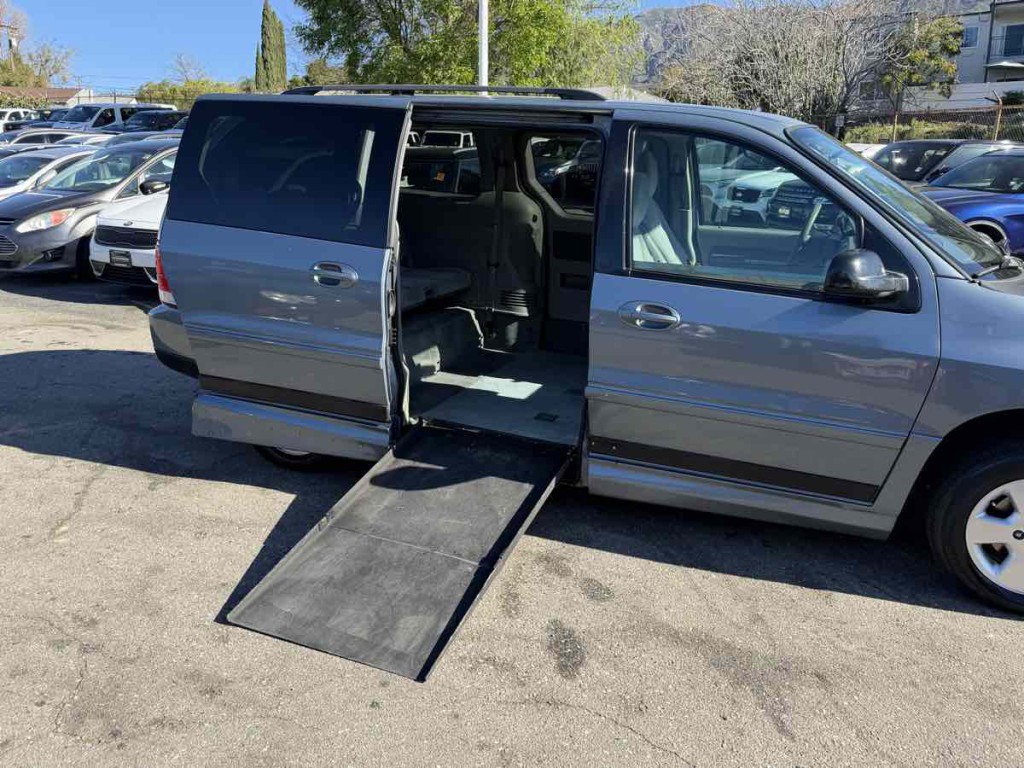 2004 Ford Freestar Image 10
