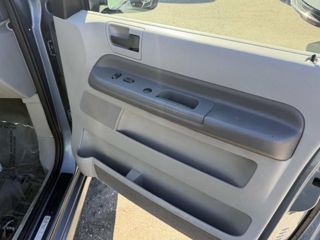 2004 Ford Freestar Image 12